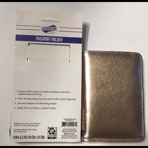 2/$10 Passport Holder 🏖